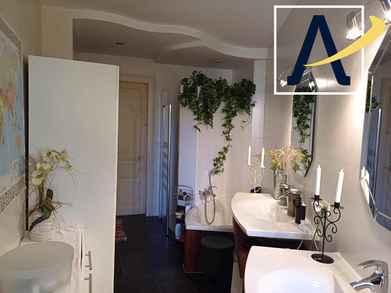 Appartement - 161 m² - 6 pièces