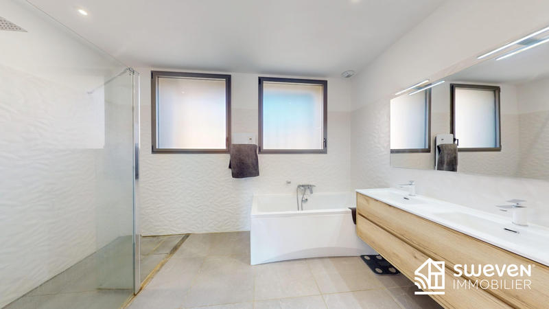 Villa - 255 m² - 7 pièces