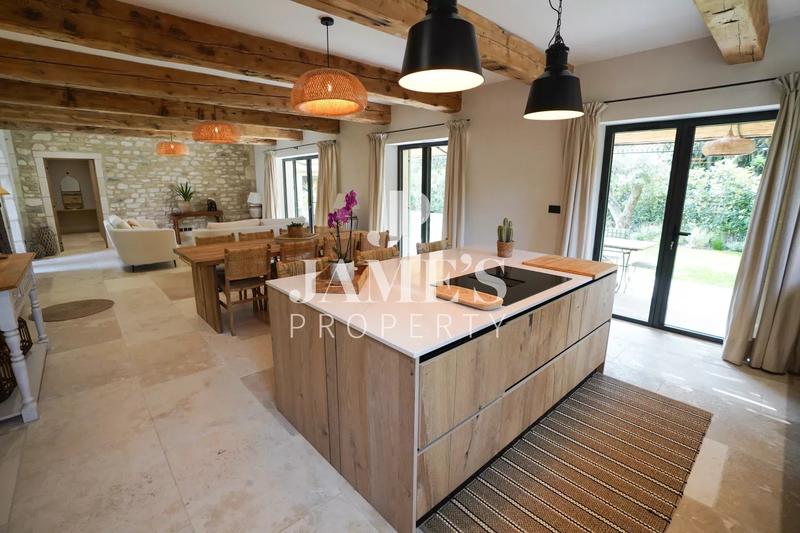 Maison - 200 m² - 6 pièces