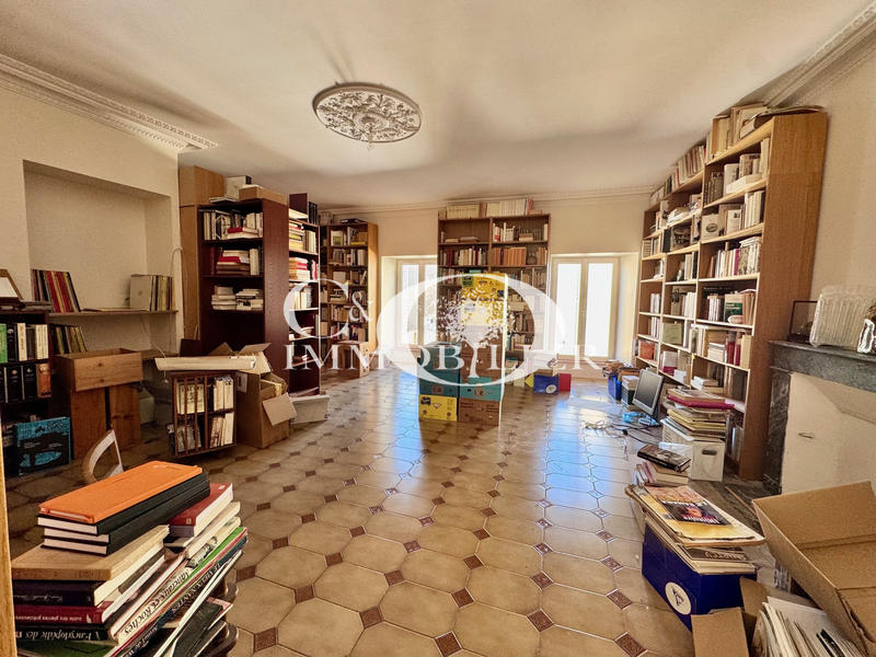 Maison - 322 m² - 10 pièces