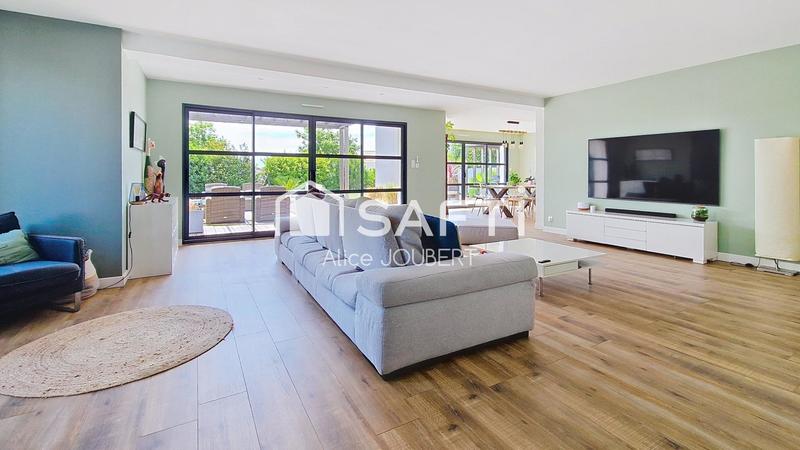 Maison - 210 m² - 8 pièces