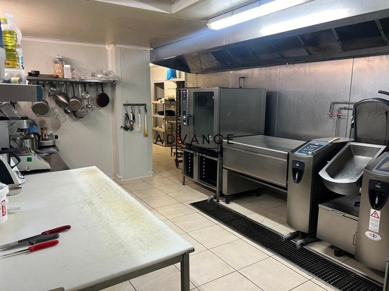 Local commercial - 200 m² - 5 pièces