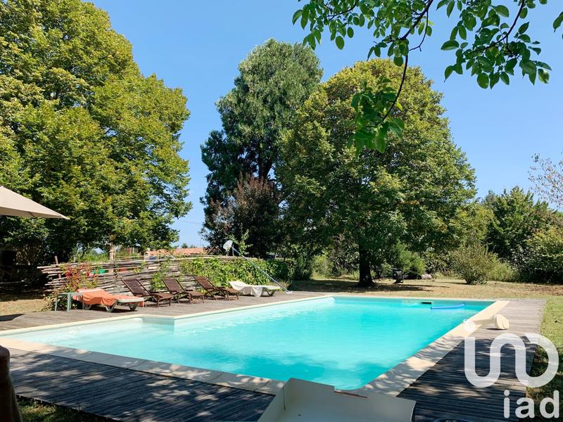 Maison - 230 m² - 7 pièces