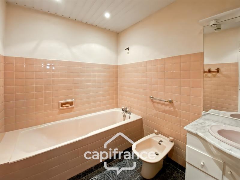 Maison en pierre - 229 m² - 8 pièces