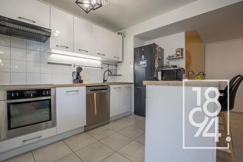 Appartement - 80 m² - 4 pièces