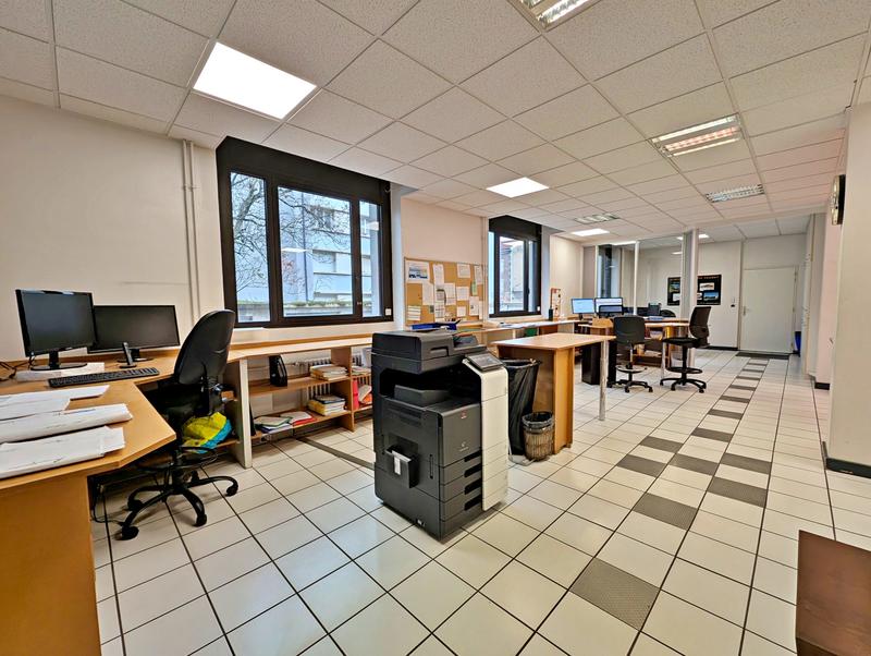 Bureau - 100 m² - 4 pièces