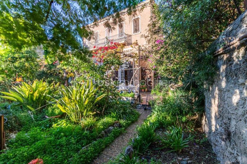 Maison - 212 m² - 10 pièces