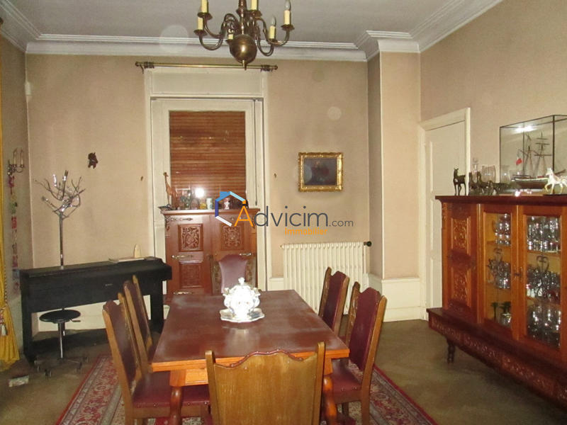 Maison - 260 m² - 9 pièces