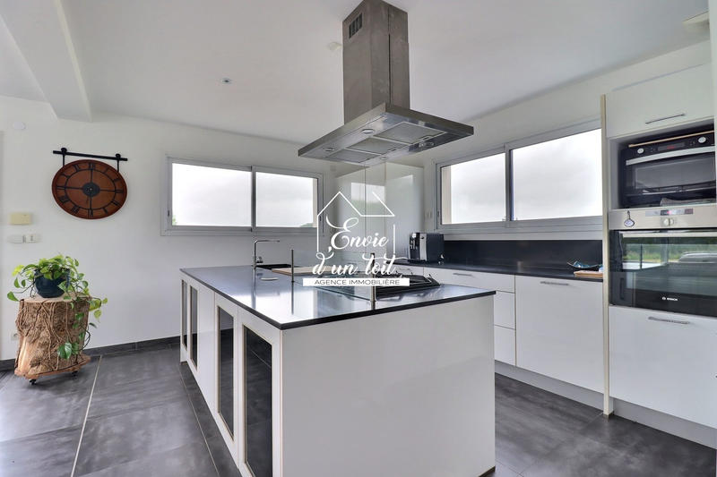 Maison contemporaine - 218 m² - 6 pièces