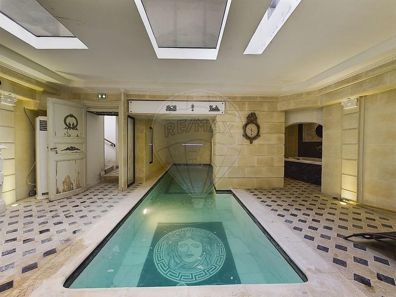 Hôtel particulier - 501 m² - 15 pièces