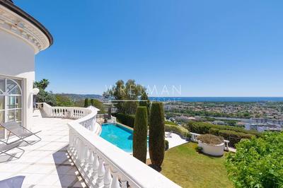 Villa - 300 m² - 6 pièces