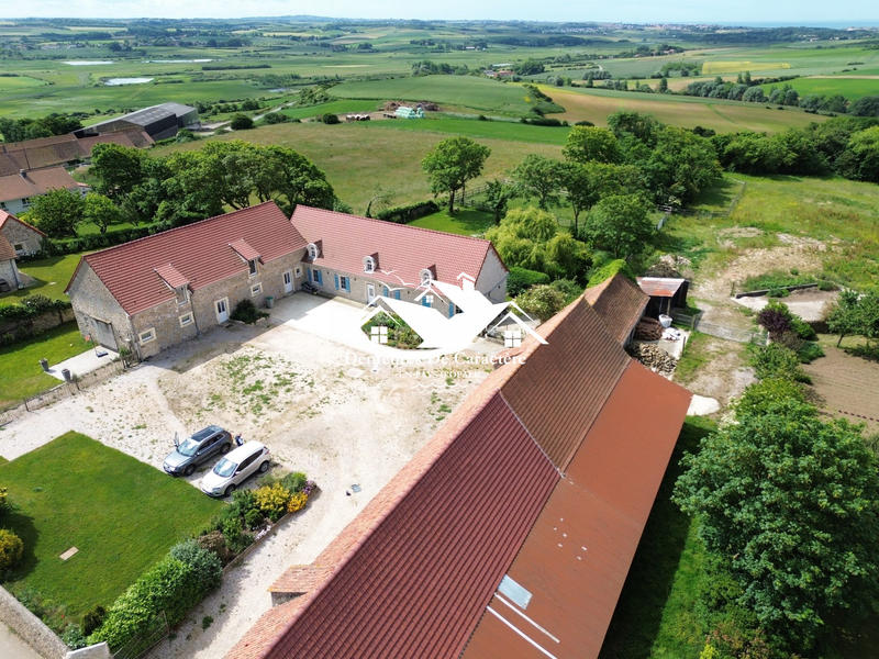 Maison - 360 m² - 12 pièces