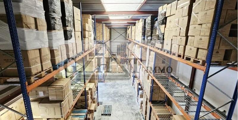 Entrepôt - 788 m²