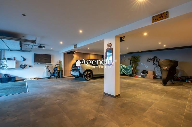 Maison - 200 m² - 8 pièces