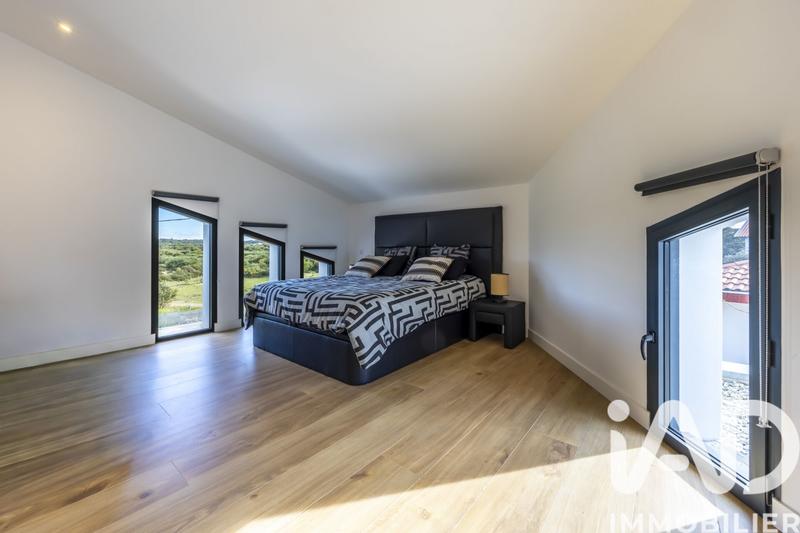 Maison - 260 m² - 6 pièces