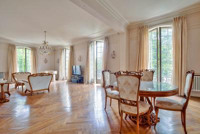 Appartement - 296 m² - 8 pièces