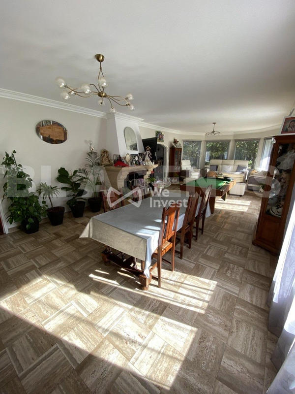 Maison - 203 m² - 7 pièces