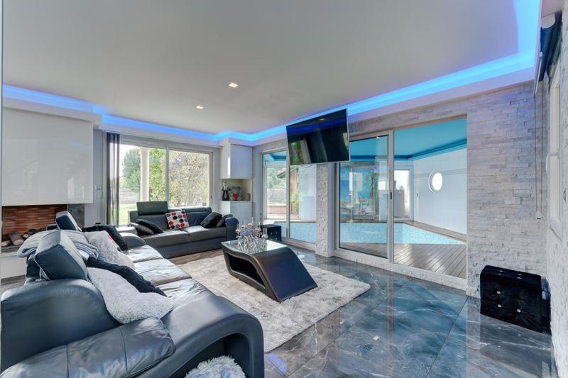 Villa - 332 m² - 6 pièces