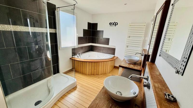 Maison de ville - 136 m² - 5 pièces