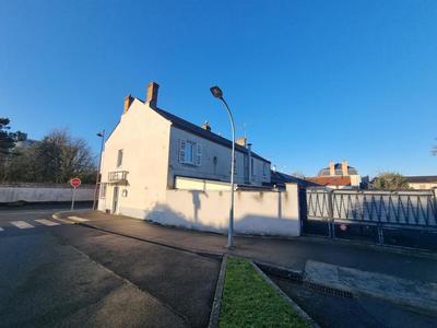 Maison - 306 m² - 13 pièces