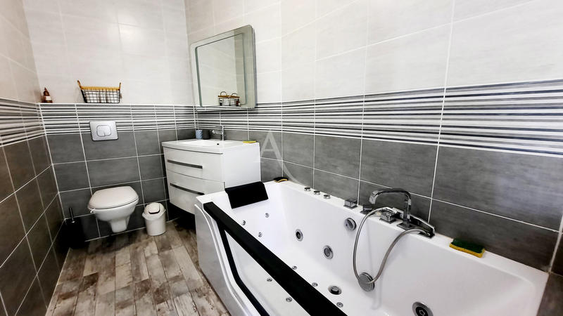 Maison - 157 m² - 7 pièces