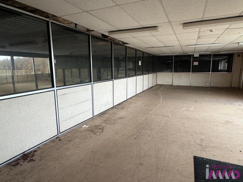 Entrepôt - 1 200 m²