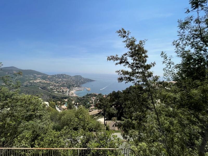 Villa - 1 475 m² - 9 pièces