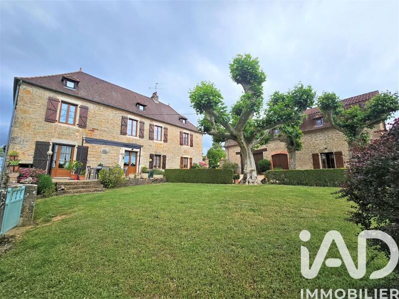Maison - 372 m² - 14 pièces