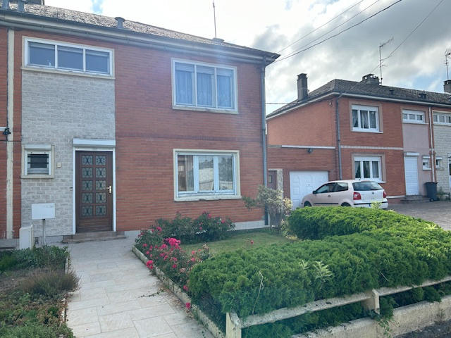 Maison - 93 m² - 7 pièces