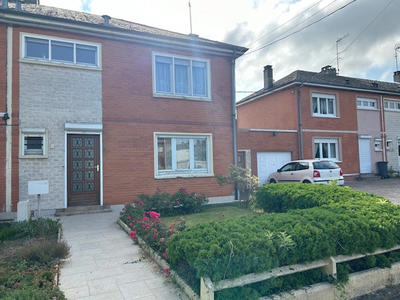 Maison - 93 m² - 7 pièces