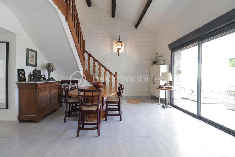 Villa - 202 m² - 10 pièces