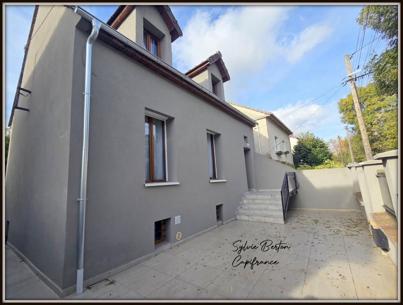 Maison - 99 m² - 6 pièces