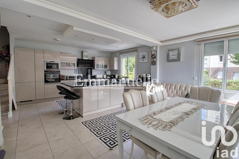 Maison - 270 m² - 8 pièces