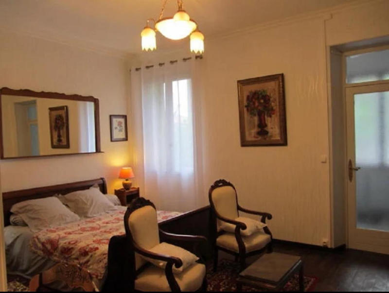 Maison - 256 m² - 9 pièces