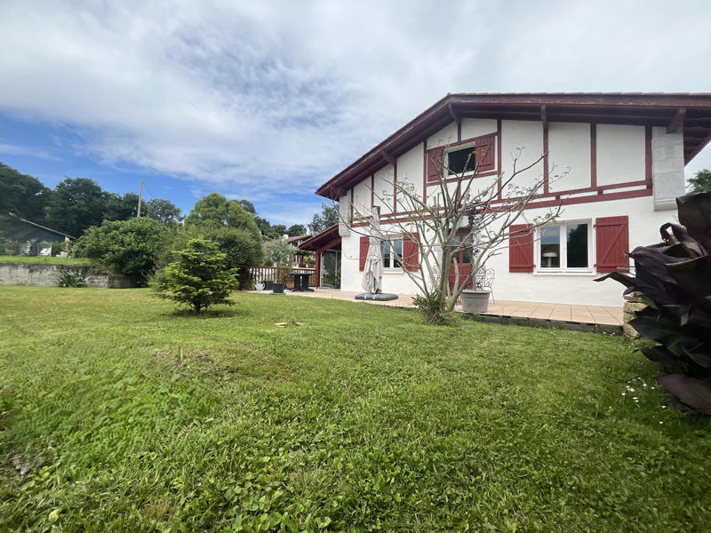 Maison - 218 m² - 5 pièces