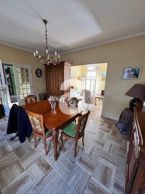 Maison - 180 m² - 8 pièces