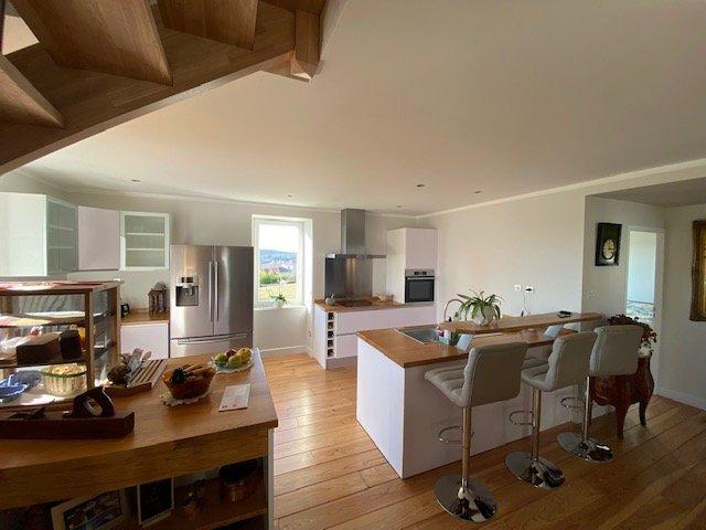 Maison en pierre - 211 m² - 4 pièces