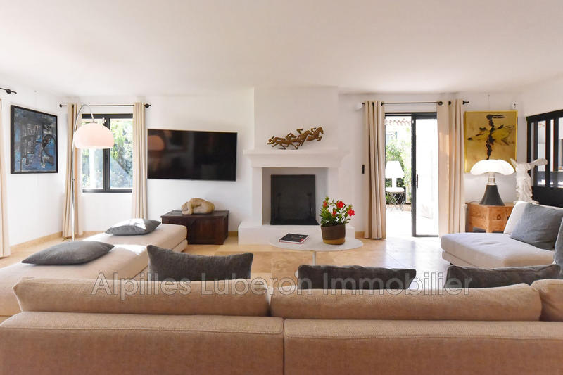 Propriété - 250 m² - 6 pièces