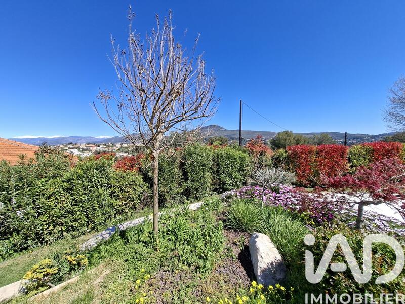 Maison - 205 m² - 7 pièces