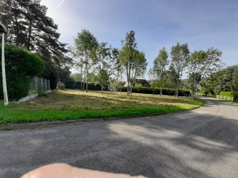 Terrain constructible - 1 058 m²
