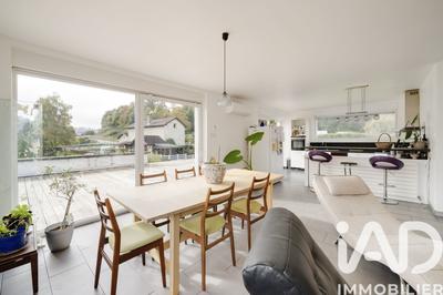 Maison - 241 m² - 8 pièces