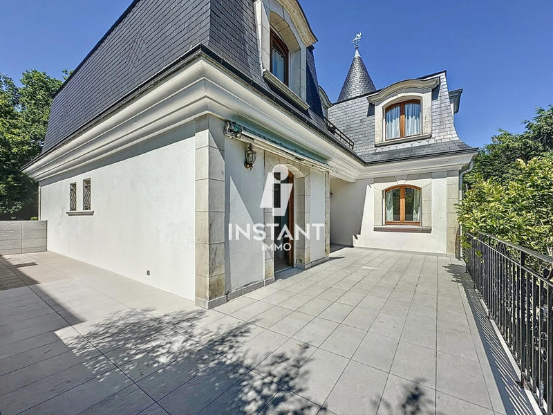 Maison - 200 m² - 7 pièces