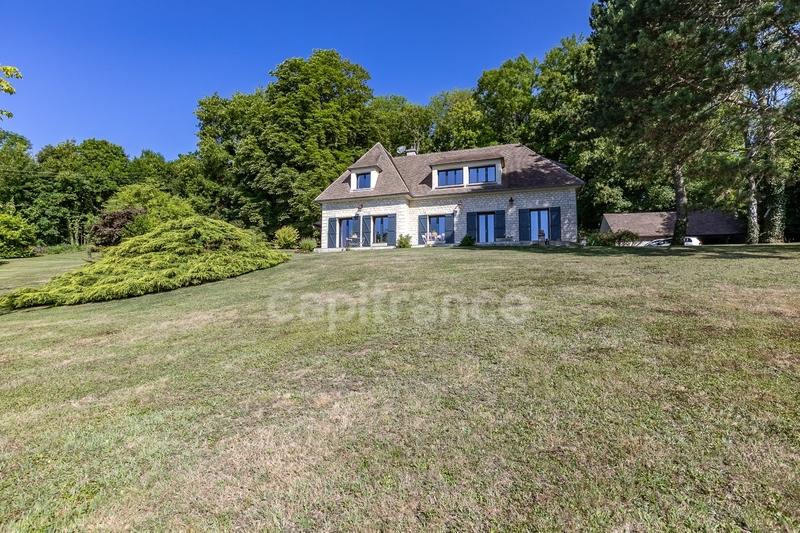 Maison - 220 m² - 6 pièces