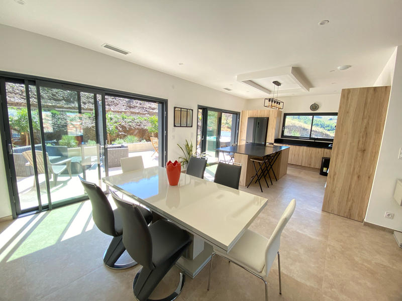 Maison - 250 m² - 5 pièces