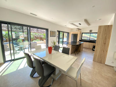 Maison - 250 m² - 5 pièces