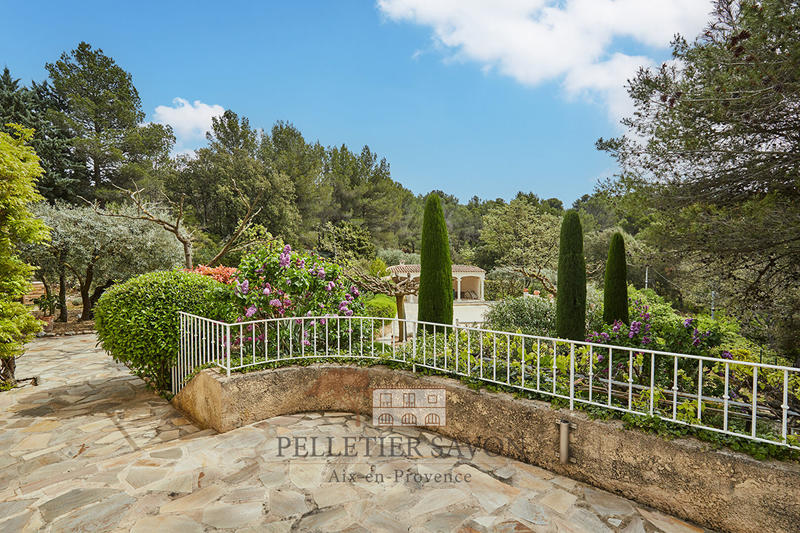 Maison - 225 m² - 7 pièces