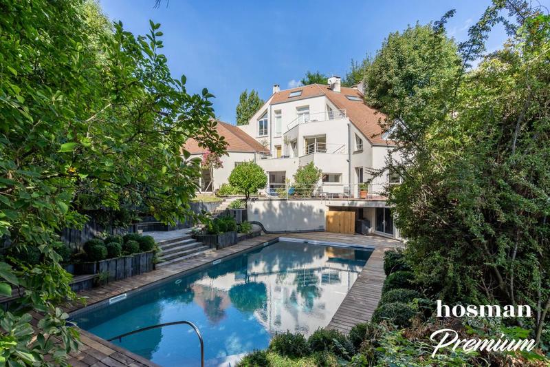 Maison - 595 m² - 8 pièces