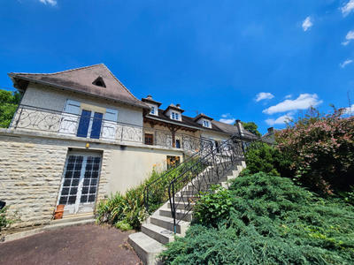 Maison - 245 m² - 7 pièces