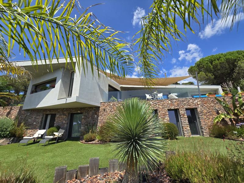 Maison - 200 m² - 5 pièces