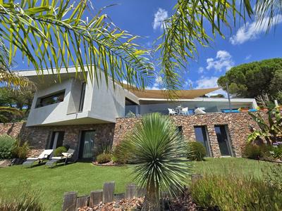 Maison - 200 m² - 5 pièces